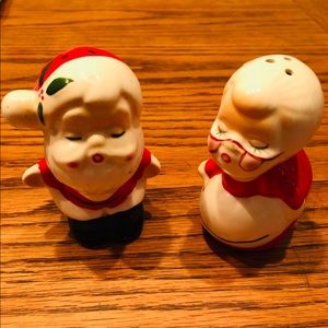 ❤️VINTAGE SANTA CLAUS & MRS CLAUS SALT/PEPPER SET